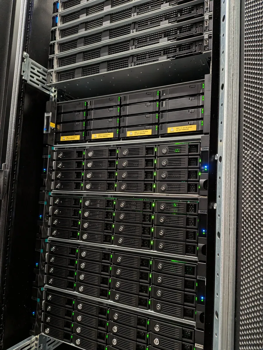 Centrale opslag van twee keer een petabyte — foto 1